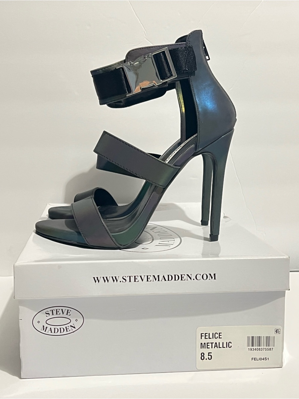 Steve Madden Felice Metallic Heels 8.5 Iridescent Strappy Sandals Ankle Strap